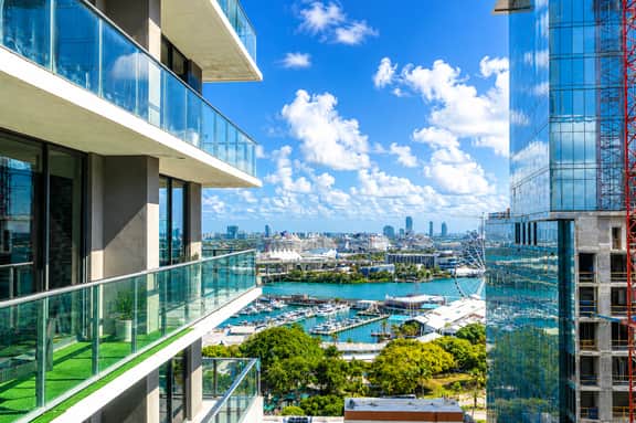 Downtown Miami Highrise with Amazing Water Views